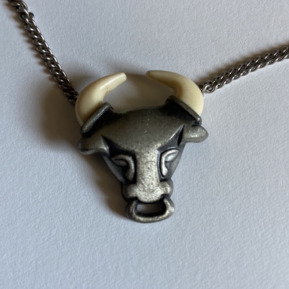 Vintage 1978 Avon Bull Taurus Necklace - Picture 3 of 7
